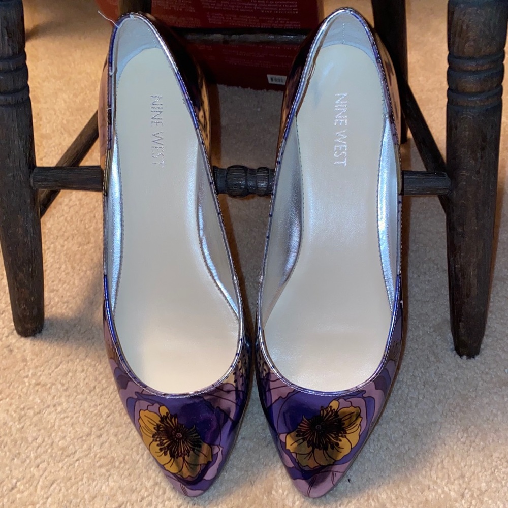 Metallic Faux Patent Leather Floral Flower Flats